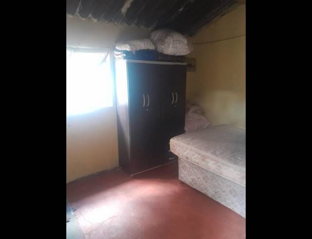 2 BEDROOM HOUSE FOR SALE IN MOFOLO NORTH